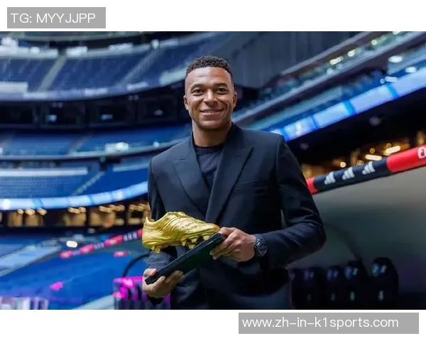 姆巴佩球场外的时尚魅力 解析他独特的穿搭风格与潮流态度 姆巴佩球场外的时尚魅力 解析他独特的穿搭风格与潮流态度